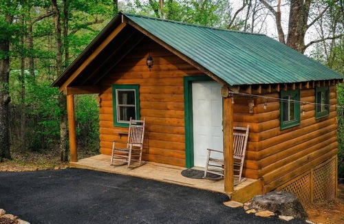 Dahlonega Hotel | Rustic Luxury at its finest- Individual Rooms, Suites, & Cabins or book it all!