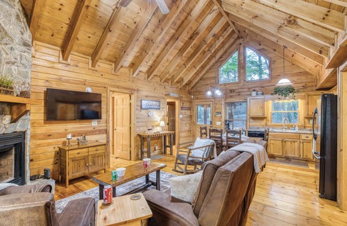 Blue Ridge Cabin | Rustic Nest - Quaint, cozy, dog friendly, hot tub