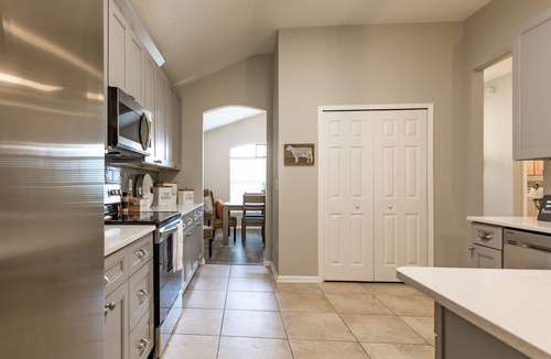 Fleming Island House | Rustic Owl w/2Kings In Fleming Island
