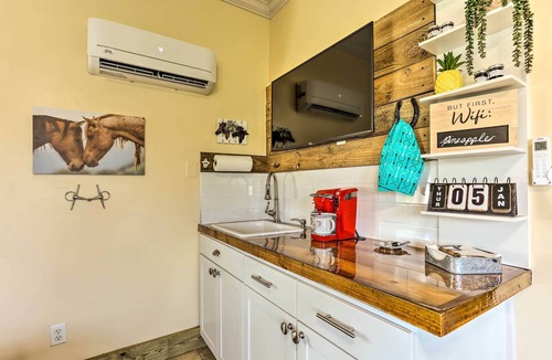 Palm City Cottage | Rustic Palm City Vacation Rental on Horse Farm
