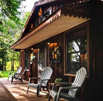 Dundas House | Rustic, Pet Friendly Cabin near East Fork Lake, Olney, Illinois
