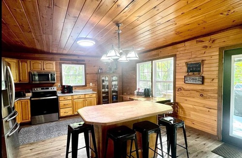 Big Creek House | Rustic Retreat - Scenic 4‑BR with Lake Views, Decks, Private Dock, Kayaks, Canoe