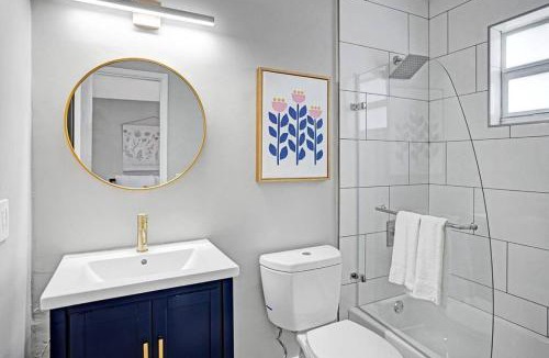 Poinciana Park Apartment | Rustic Retreats Beachy 1BR for 4 guests in the heart of Fort Lauderdale