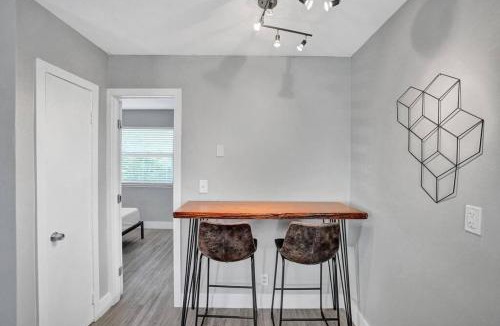 Poinciana Park Apartment | Rustic Retreats Beachy 1BR for 4 guests in the heart of Fort Lauderdale