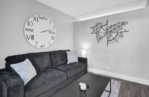 Poinciana Park Apartment | Rustic Retreats Cozy 1BR For 4 Guests Minutes From Las Olas