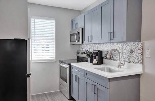 Poinciana Park Apartment | Rustic Retreats: Beachy 1BR for 4 guests in the heart of Fort Lauderdale