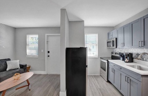 Poinciana Park Apartment | Rustic Retreats: Beachy 1BR for 4 guests in the heart of Fort Lauderdale