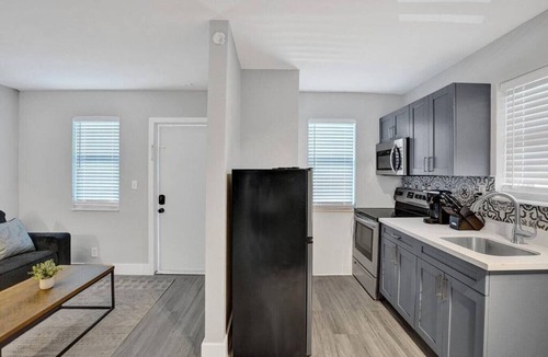 Poinciana Park Apartment | Rustic Retreats: Beachy 1BR in the heart of Fort Lauderdale