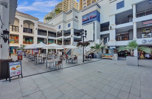 Poinciana Park Apartment | Rustic Retreats 5: Beachy 1BR in the heart of Fort Lauderdale