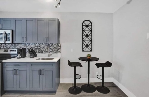 Poinciana Park Apartment | Rustic Retreats: Beachy 1BR in the heart of Fort Lauderdale