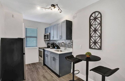 Poinciana Park Apartment | Rustic Retreats: Beachy 1BR in the heart of Fort Lauderdale