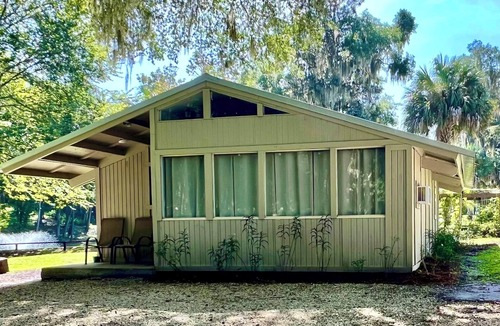 Satsuma Cabin | Rustic River Cabin - Shell Harbour on the St Johns River - Pet Friendly