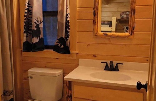 Union Mills Cabin | Rustic Tiny Cabin retreat with AC