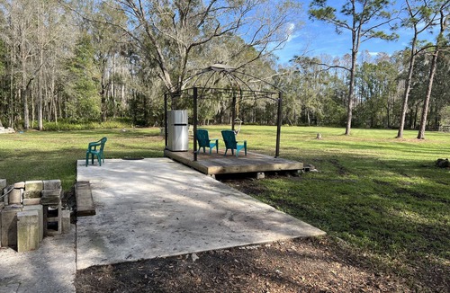 Land O' Lakes House | Rv spot in land o lakes on 3 acres rv is not included.