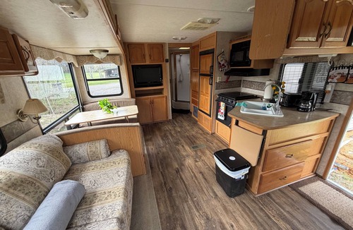 Pikeville House | Rv with 1 Bedrooms, and sofa bed Full Kitchen, Dining Area & Modern Bathroom”