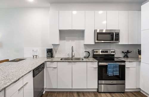 Midtown Apartment | (S1BK) Affordable Hotel-Alternative Perfect for Long Term Stay near Whole Foods