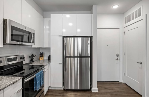 Midtown Apartment | (S1BK) Affordable Hotel-Alternative Perfect for Long Term Stay near Whole Foods