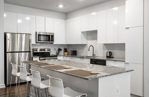 Midtown Apartment | (S2BA) Modern 2-BR, Walkable in Midtown, 1 Block from MARTA