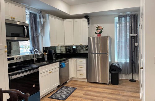 Queen Village House | S3, Queen Villege, quiet 1 bedroom 1 bathroom, share kitchen