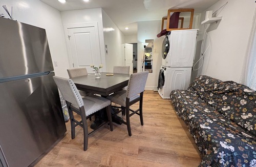 Queen Village House | S5, Queen Villege . quiet one room ,share bathroom and kitchen
