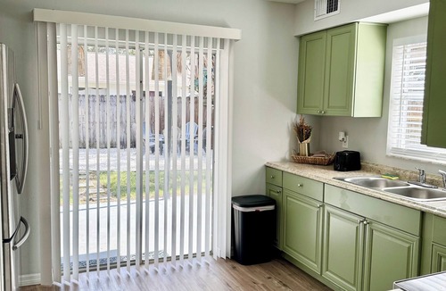 Terrace Park House | Safari theme 3BR w/Firepit, 0.5mi to Adv Isld & Busch Gardens! 5 beds, sleeps 8