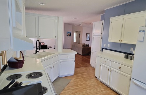 Fussels Corner House | Safe 55+ Golf community with many amenities. Close to work, shopping and dining