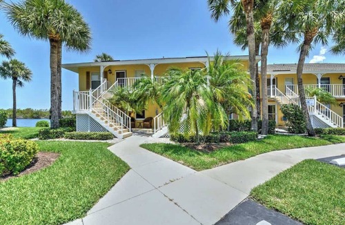 Hammock Bay Condo | Sail Away to Palm Tree Paradise