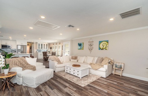 Iona House | Sailboat access. Under 15 min from Fort Myers Beach. Fire Pit and Heated Pool