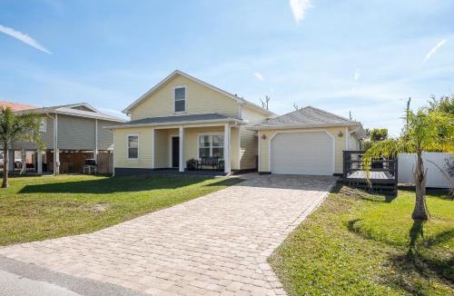 Marineland Acres House | Sailing Mood