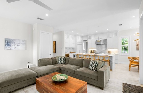 Longbeach Village House | Saltwater Pool and Spa, Private Guest Suite - Livin' La Vida Longboat