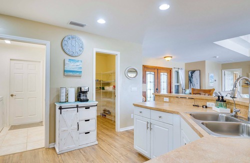 Mariner Villa | Saltwater Pool & Gas Grill: Cape Coral Oasis!