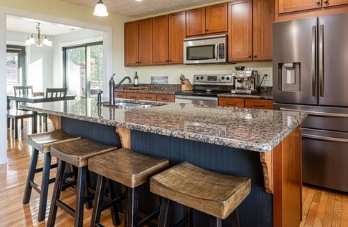 Avery Creek House | Salwater Hot Tub and Majestic Mountain Views