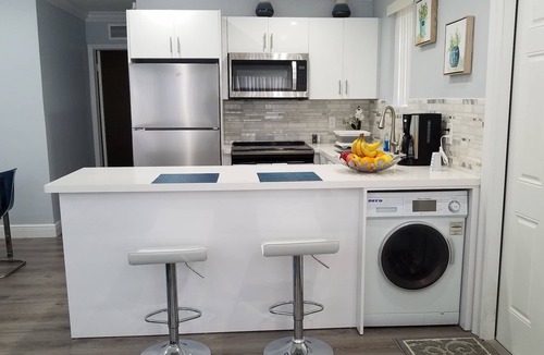 Parkside Apartment | Sam's Place in Historic Hollywood FL 10 min to beach. High quality finishes.