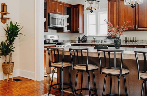 South Division House | Samaya House Cozy 2BR 2 Baths Downtown Orlando