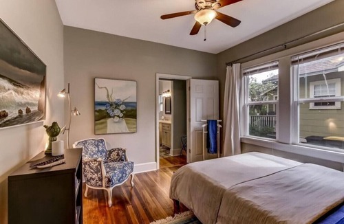 Southbank House | San Marco Updated Bungalow-Minutes from Downtown