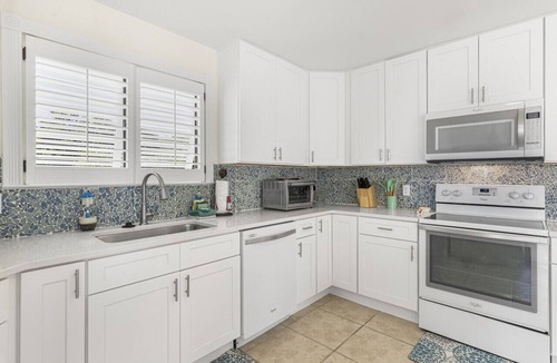 Gulf Pines House | Sand Dollar Hideaway 4 Bedroom & 4 Bath Cottage with Guest House