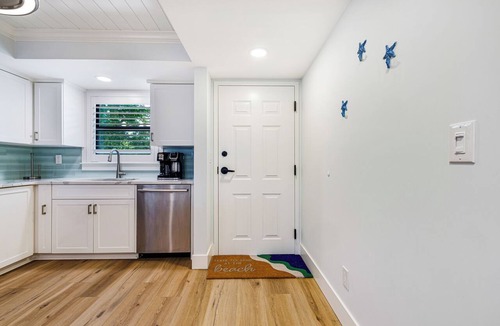 Sanibel Condo | 🌺Sand Pointe 111, End Unit Condo, Gulf View POOL NOT OPERATIONAL🐟
