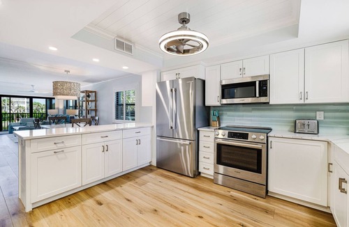 Sanibel Condo | 🌺Sand Pointe 111, End Unit Condo, Gulf View POOL NOT OPERATIONAL🐟