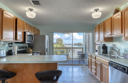 Redington Shores Hotel | Sand Vista Vacation Rentals