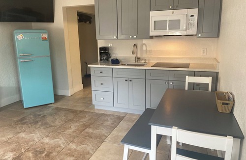 Redington Shores Hotel | Sand Vista Vacation Rentals