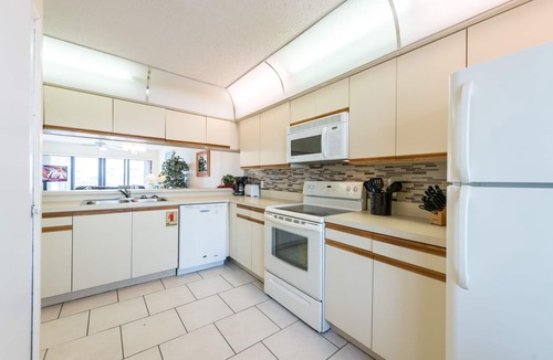 Cocoa Beach Condo | Sandcastles by Happy Palm Stays