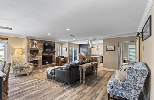 Palm Harbor House | Sandfiddler Pool Home | Canal View | Dock | Heated Pool | Close to Beach and Golfing | Free WIFI