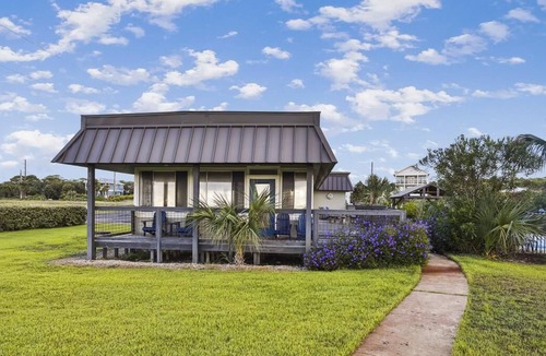 East End House | SANDPIPER COTTAGE is one of the few ground level homes left on St. George Island!