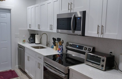 Mango Groves House | Sandpiper Cottage Newly renovated home in Lake Worth Beach Historical District.