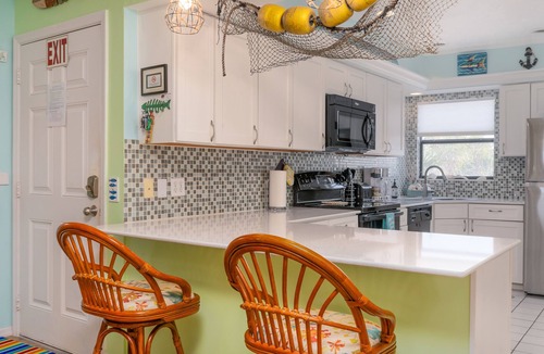 Holmes Beach Condo | Sandy Cheeks & Barefeet, Gorgeous Gulf beach Place, Summernspecials