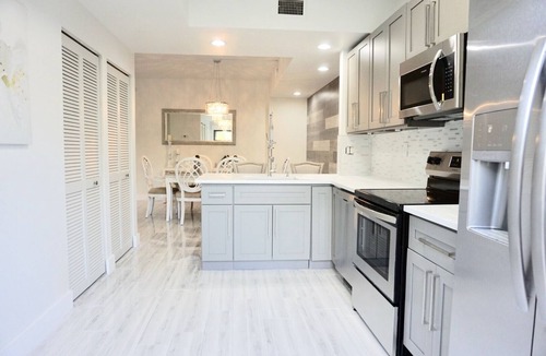 Bella Vista Condo | : Sandy Feet Retreat: Walk to the Beach! :