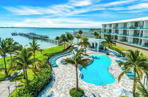 Melbourne Beach House | Sandy Harbor| Premium New Beach Home with Pirate Theme Room, Arcade & More