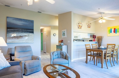 Holmes Beach Condo | Sandy Point 210 2/2 Pool Condo Mangrove Preserve
