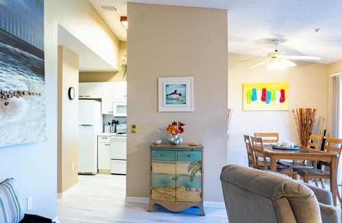 Holmes Beach Condo | Sandy Point 210 2/2 Pool Condo Mangrove Preserve