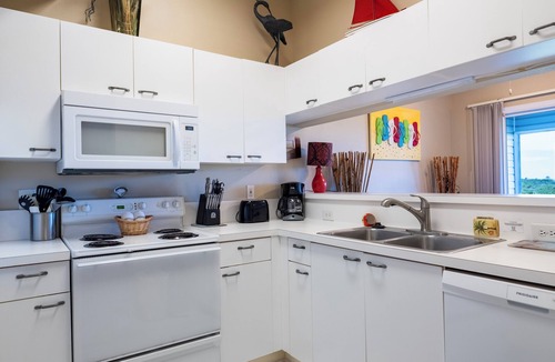 Holmes Beach Condo | Sandy Point 210 2/2 Pool Condo Mangrove Preserve
